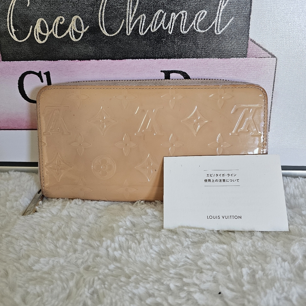 🔥🔥Authentic Louis Vuitton Monogram Vernis Embossed Patent Leather Zippy Wa…